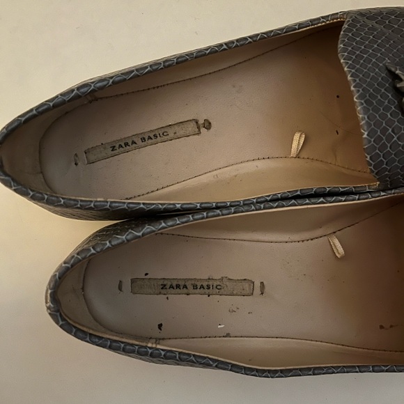 Zara embossed snake grey point toe loafer - Picture 2 of 3
